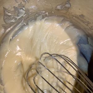 古早系·咸蛋黄肉松芝士绵绵蛋糕的做法 步骤7