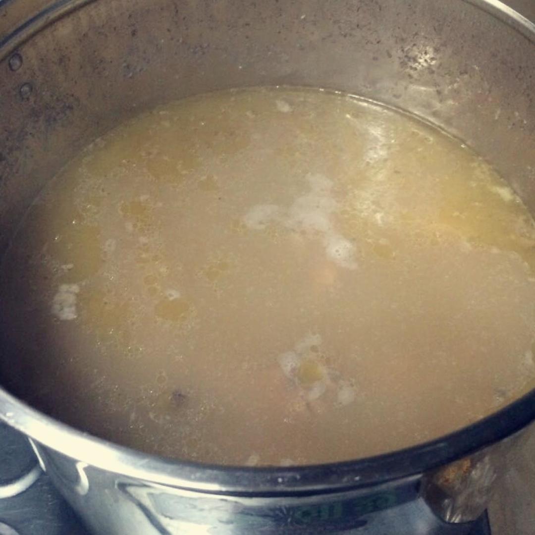 木瓜花生眉豆鸡脚汤的做法