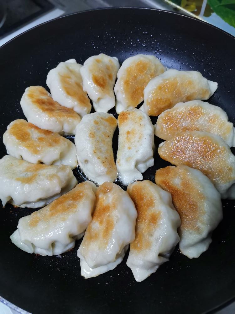 煎饺子