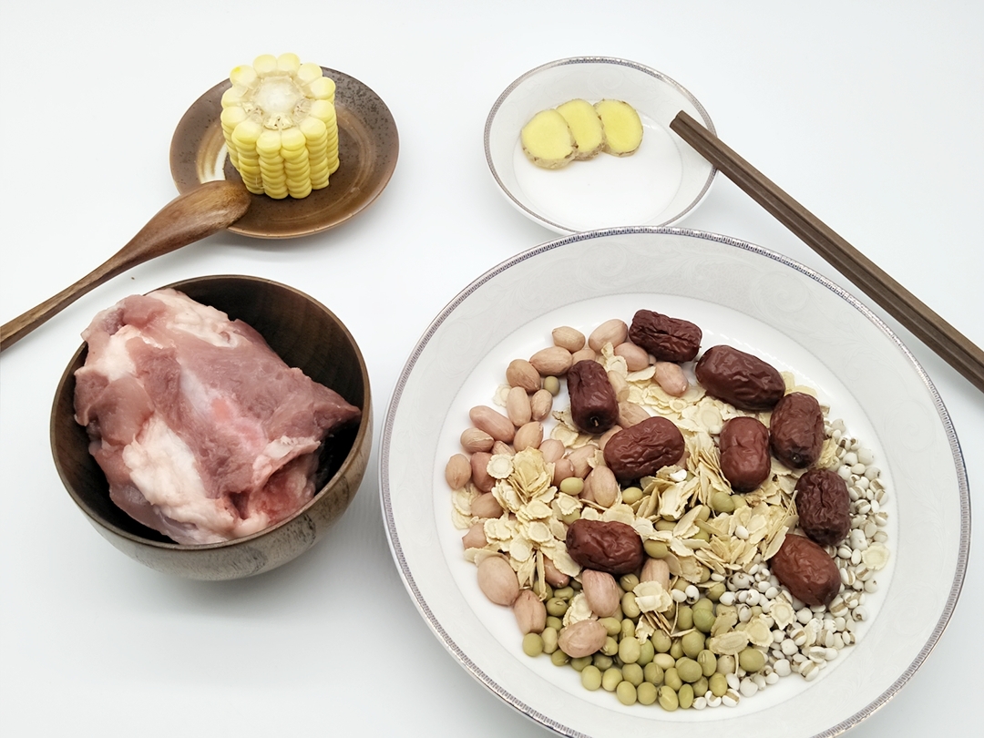 黄豆薏米骨头汤的做法