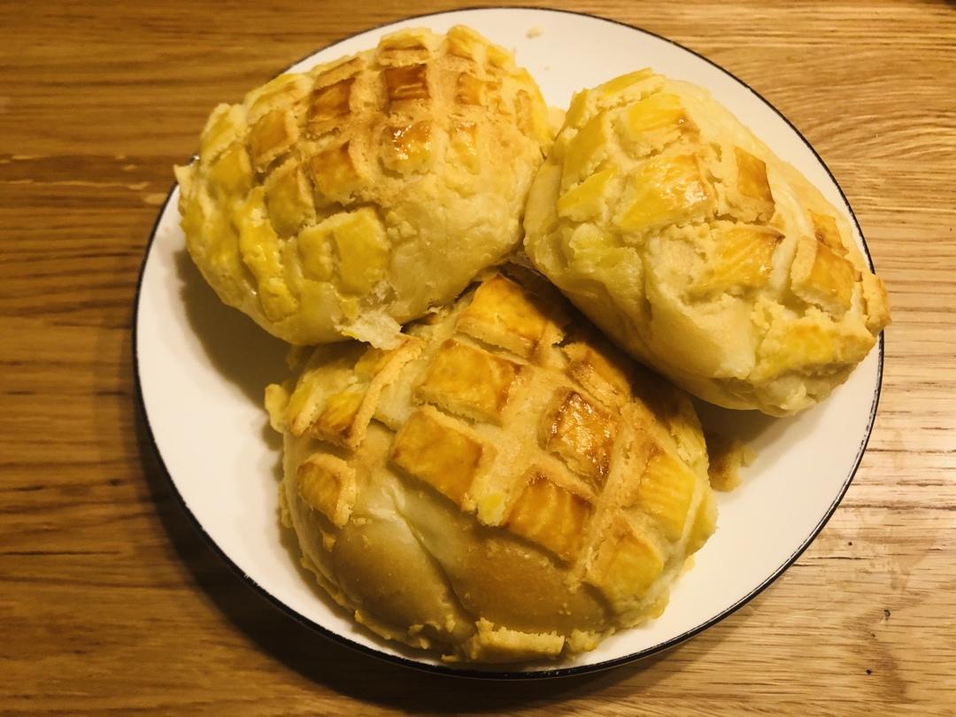 好吃到炸裂的港式菠萝包（附带制作酥皮的小视频）