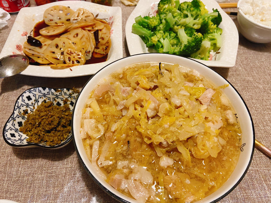 酸菜炖五花肉