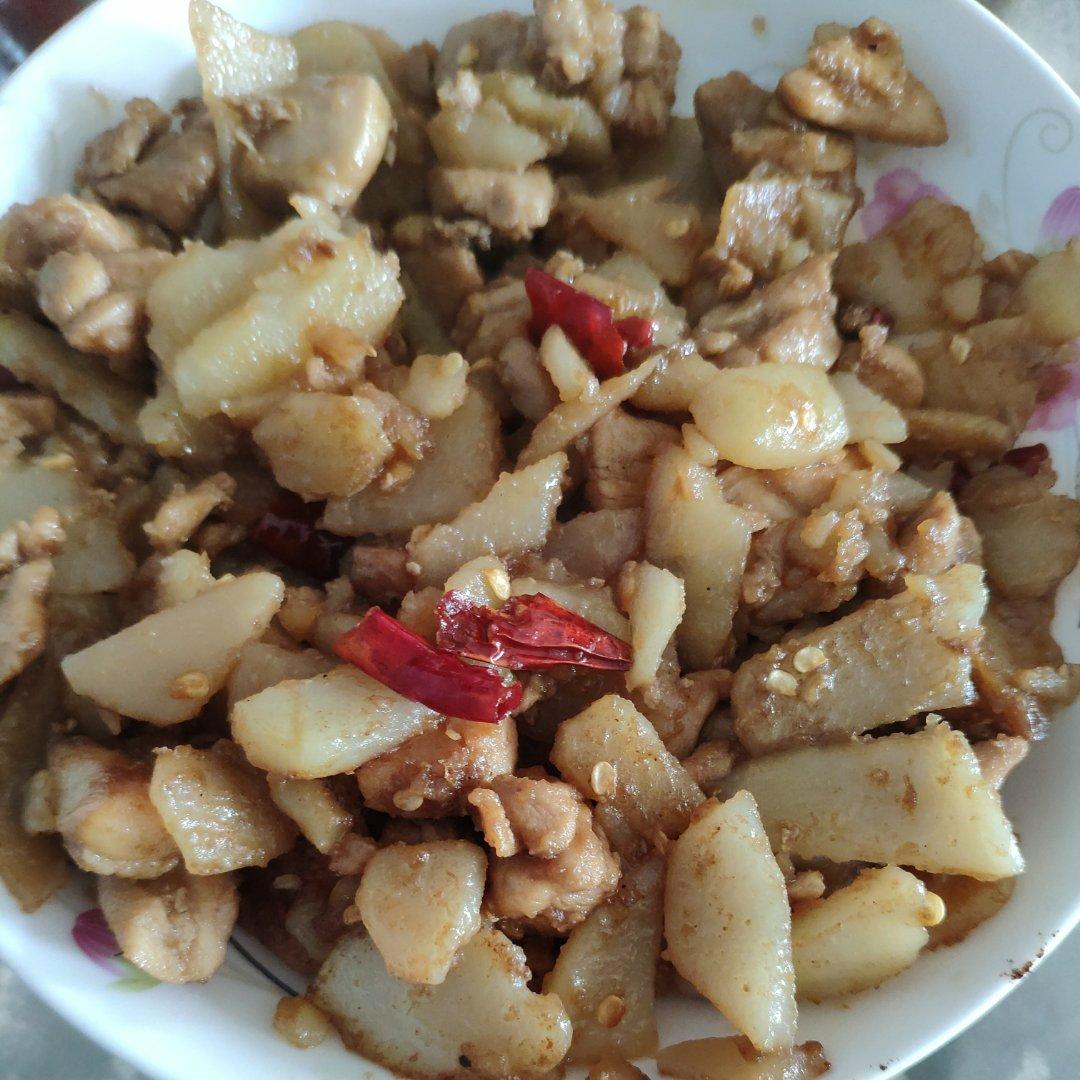 土豆片炒鸡腿肉（家常）