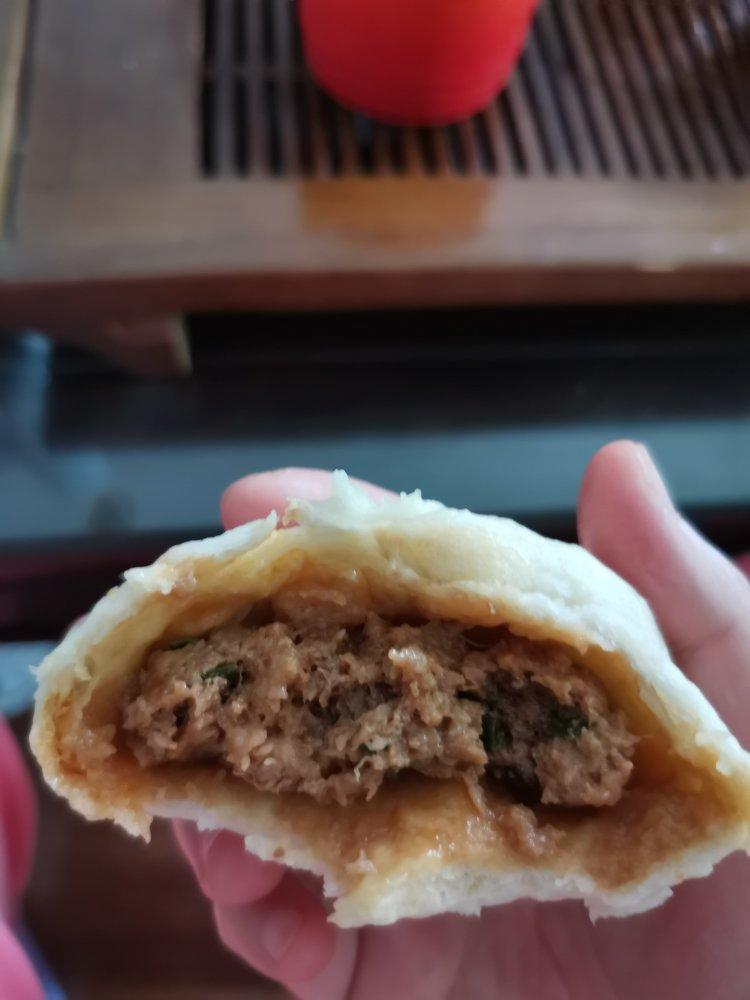 松软多汁的肉包子