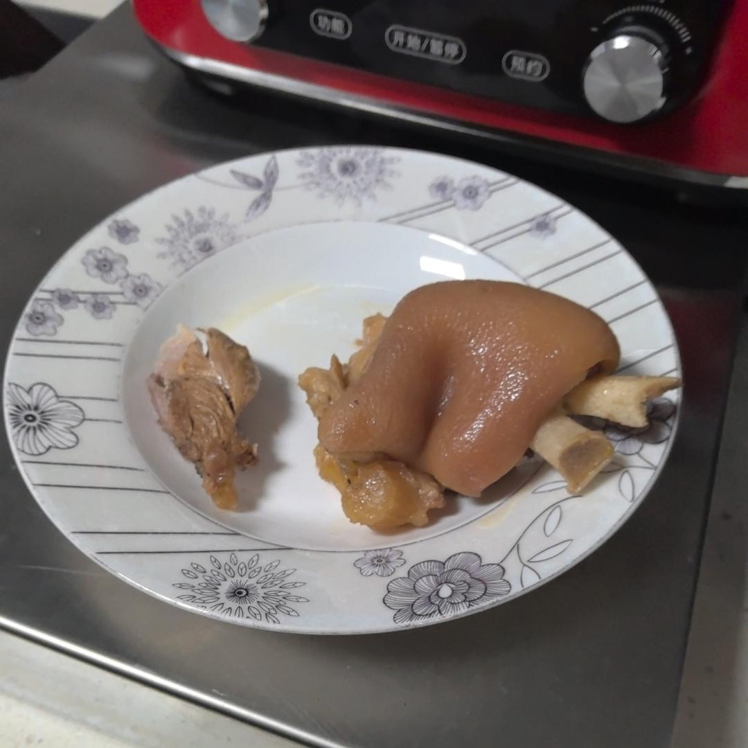 煮猪肘子
