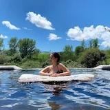 躺在新西兰海边晒太阳的Har