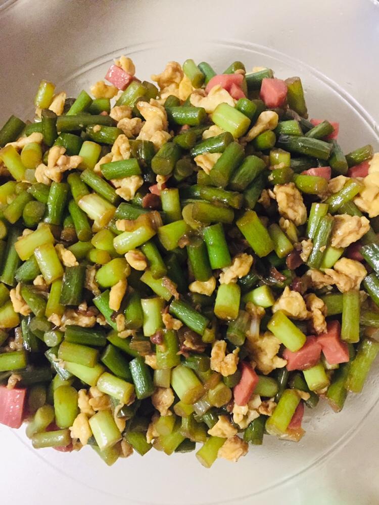 蒜苔鸡蛋火腿丁下饭菜的做法