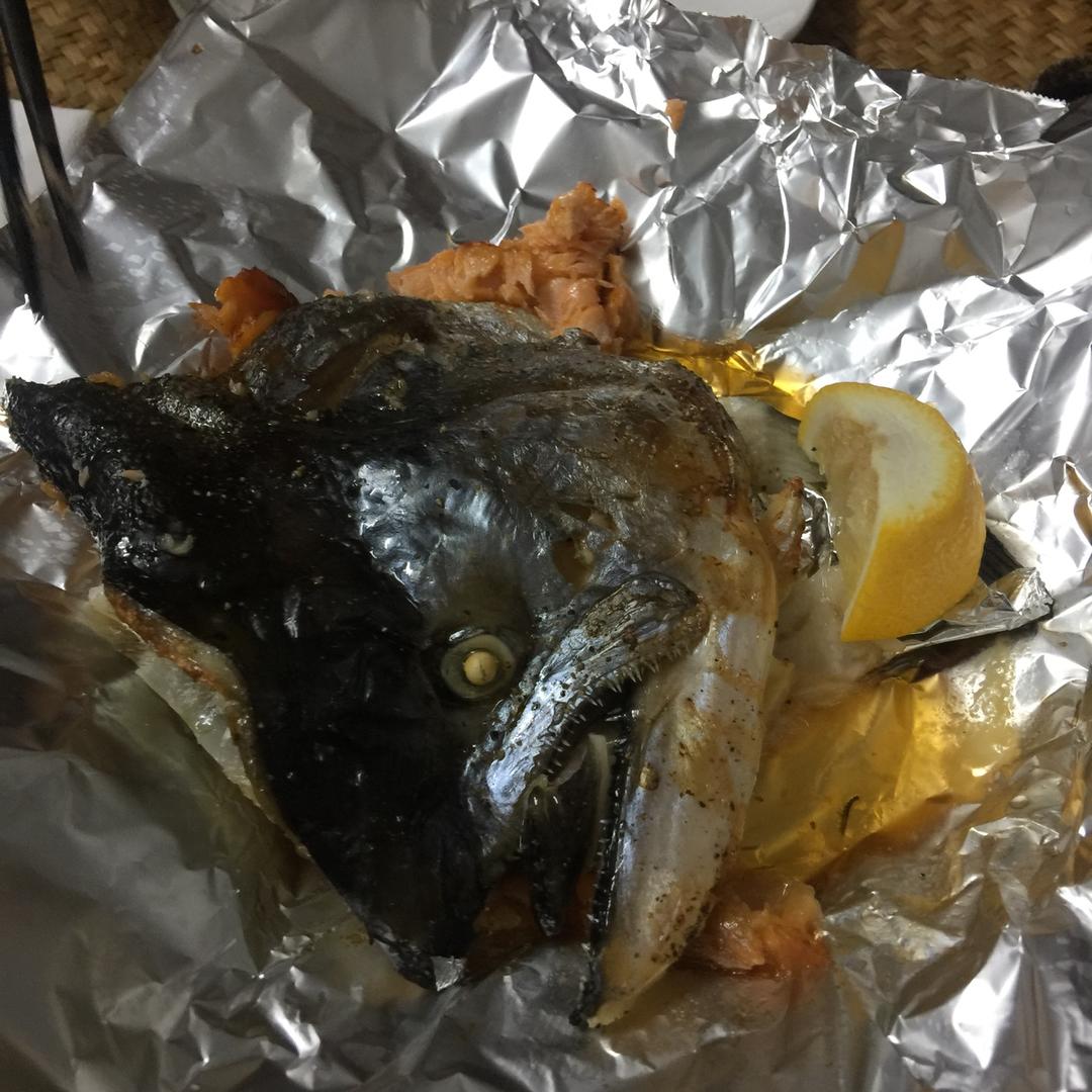 日式盐烤三文鱼头