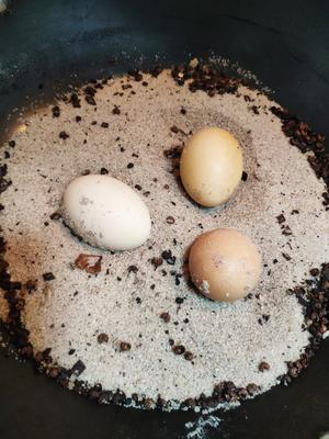🌸蛋黄已熟，蛋白却很嫩——花椒八角桂皮盐焗蛋🥚的做法 步骤10