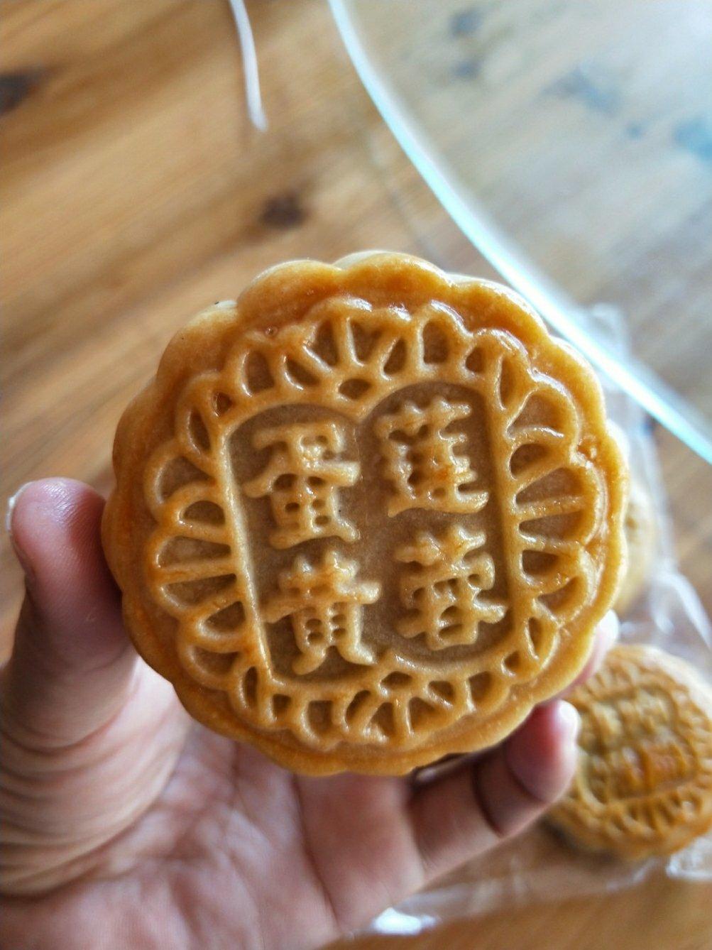 广式月饼—蛋黄莲蓉月饼