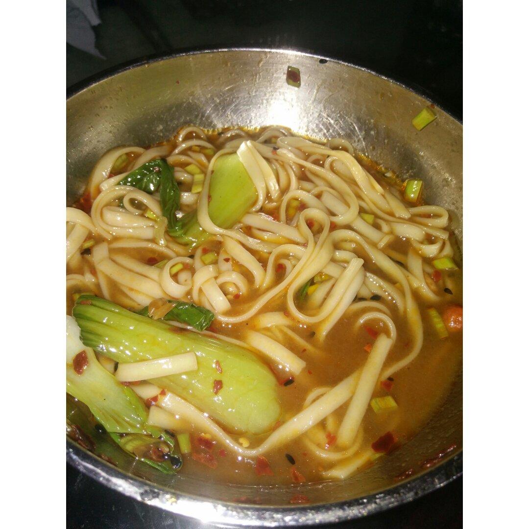 超级无敌美味懒人酸汤麻辣面（十分钟搞定色香味俱全）