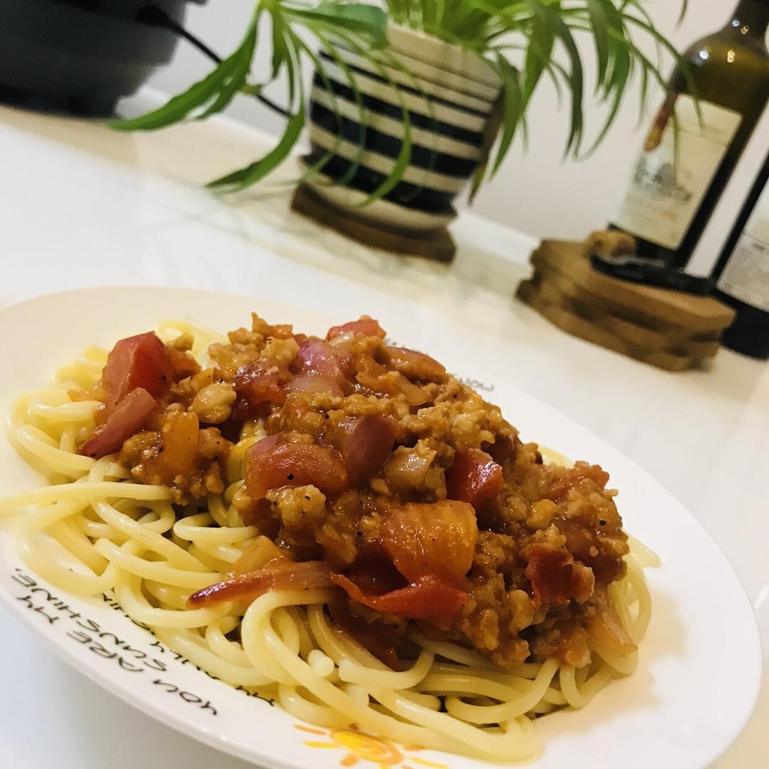 蕃茄蘑菇肉酱意大利面