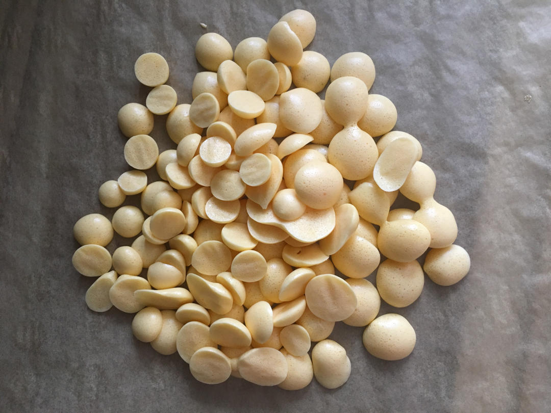 入口即化的无添加蛋黄溶豆