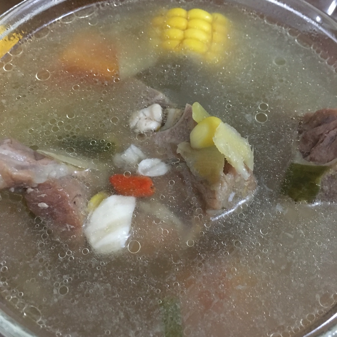 胡萝卜玉米龙骨汤