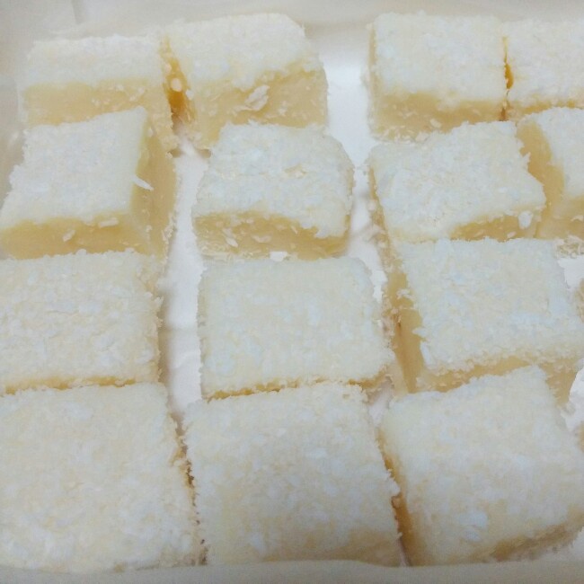 椰丝牛奶小方糕