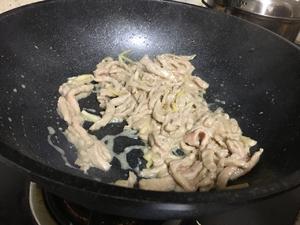 肉丝青椒盖饭的做法 步骤7