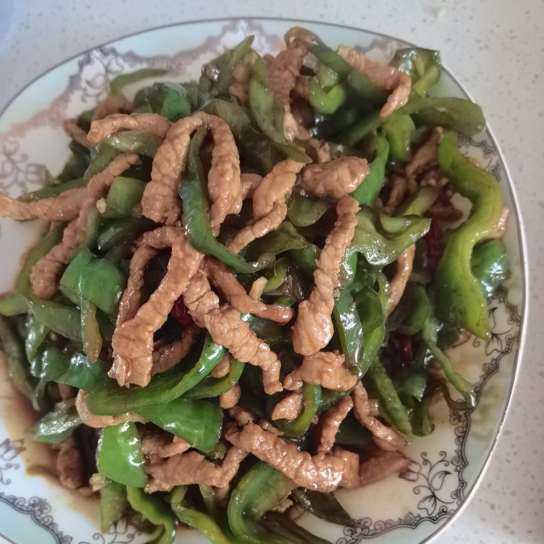 青椒肉丝，这样炒太好吃了。