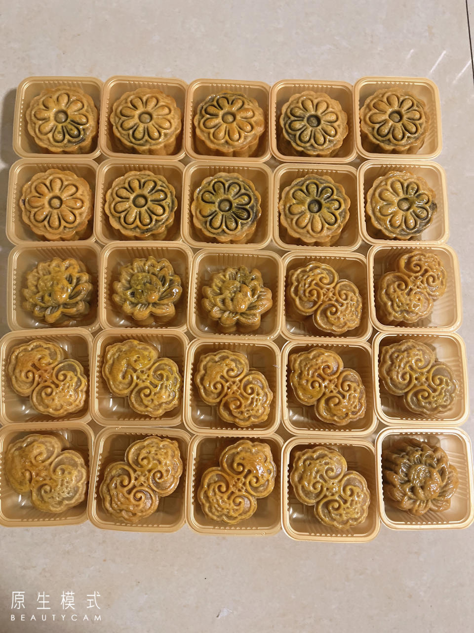 广式月饼—蛋黄莲蓉月饼