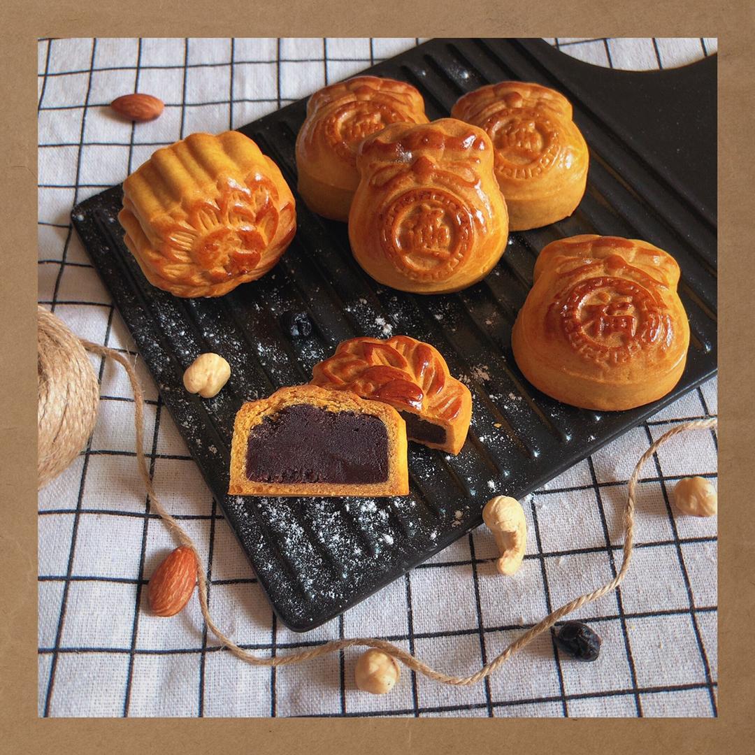 广式月饼—蛋黄莲蓉月饼