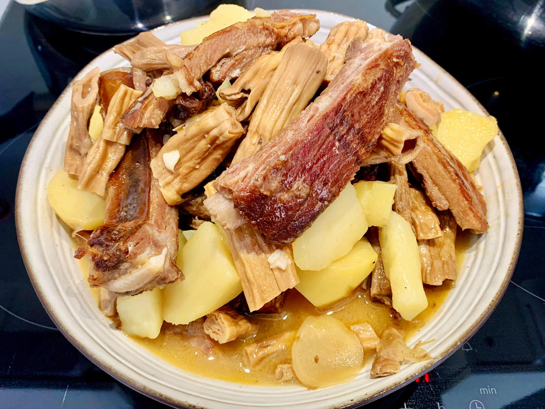 腊排骨炖土豆