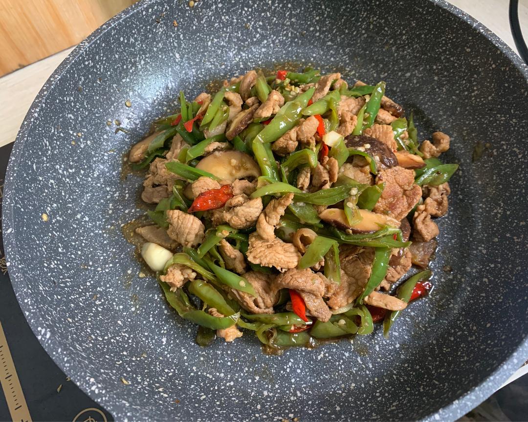 家常香菇小炒肉