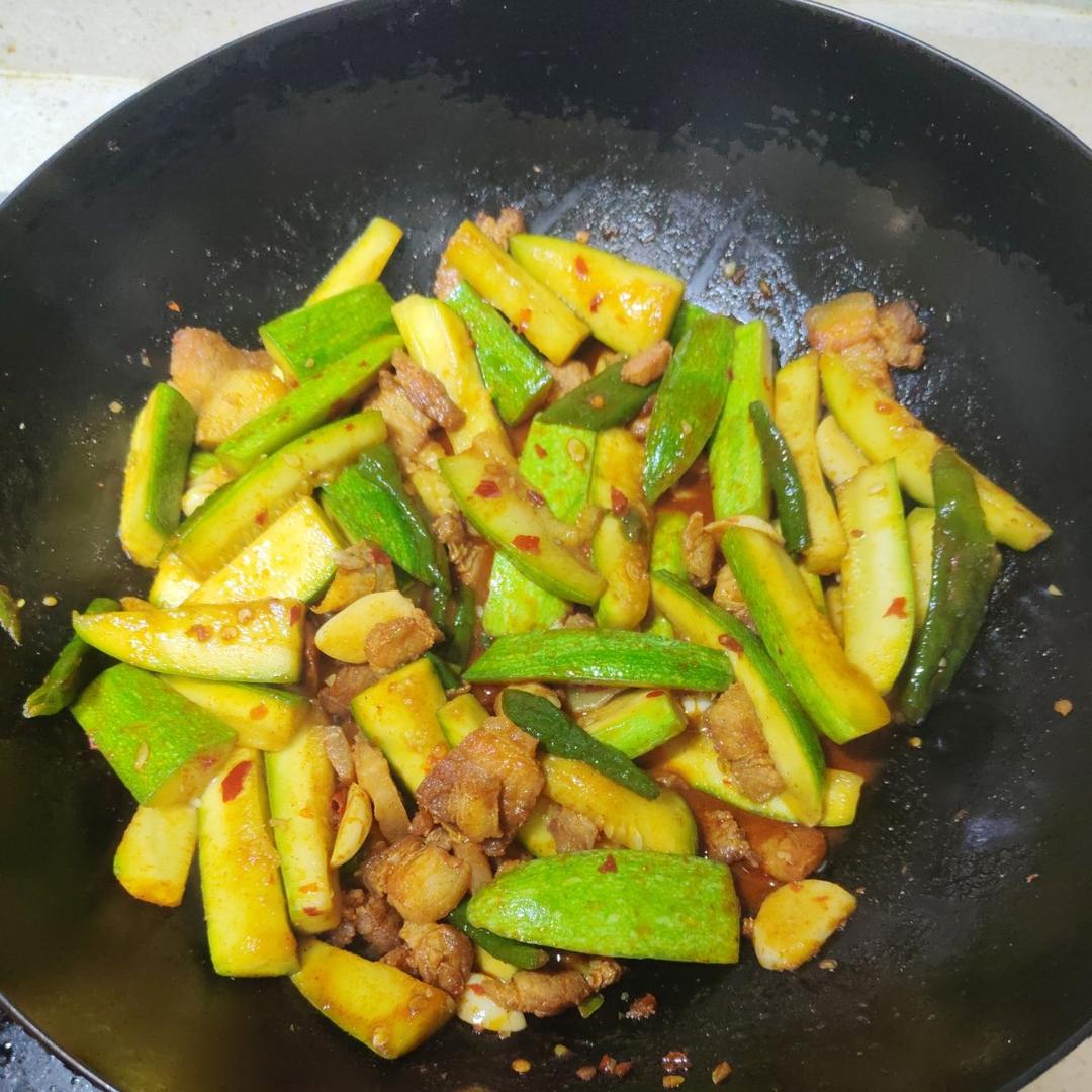 西葫芦炒肉(干锅西葫芦)