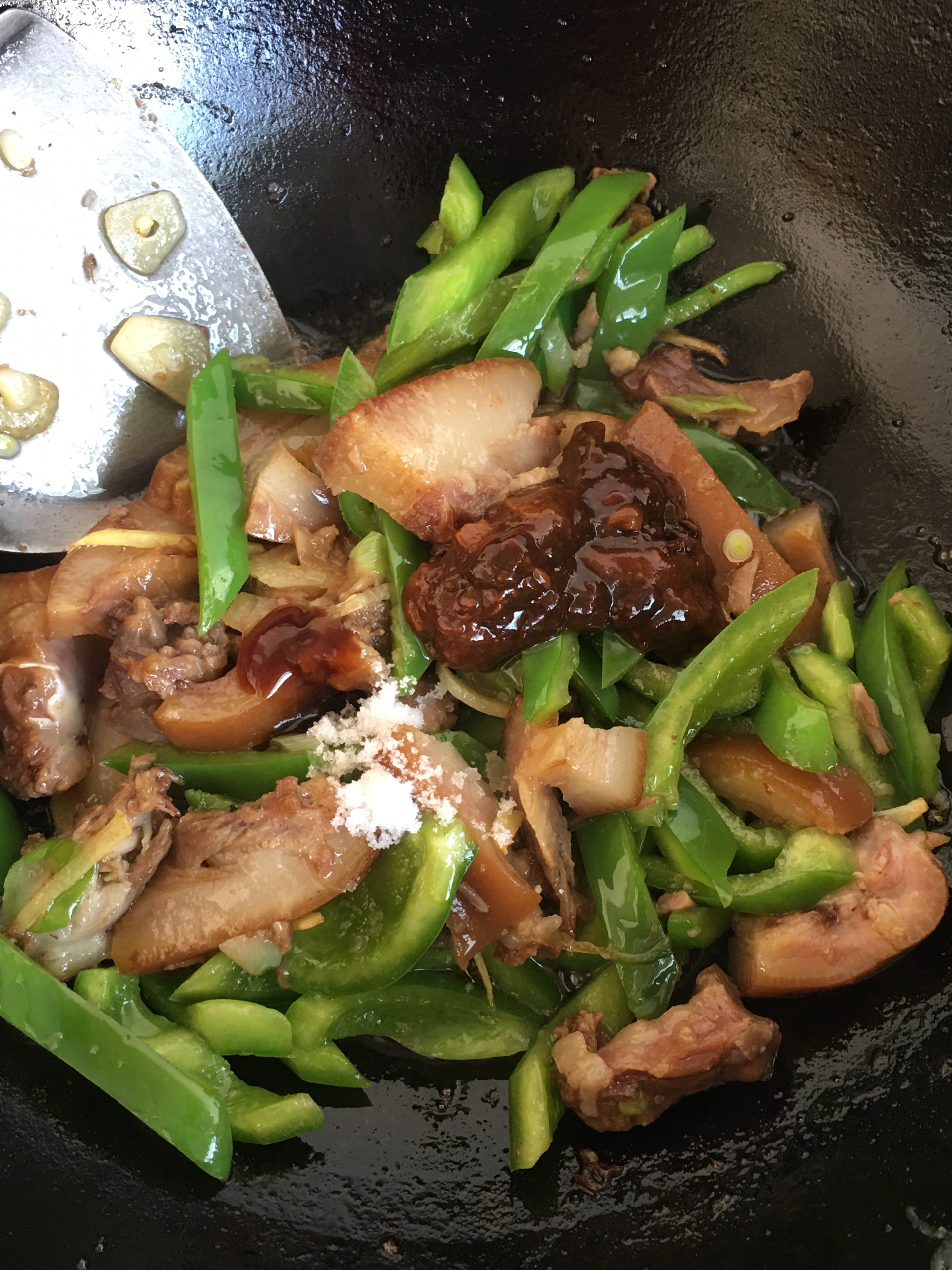 下饭菜「青椒炒猪头🐷肉」的做法 步骤8