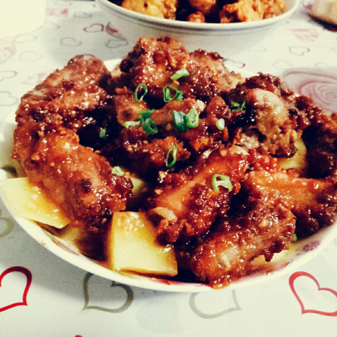 香酥排骨蒸土豆