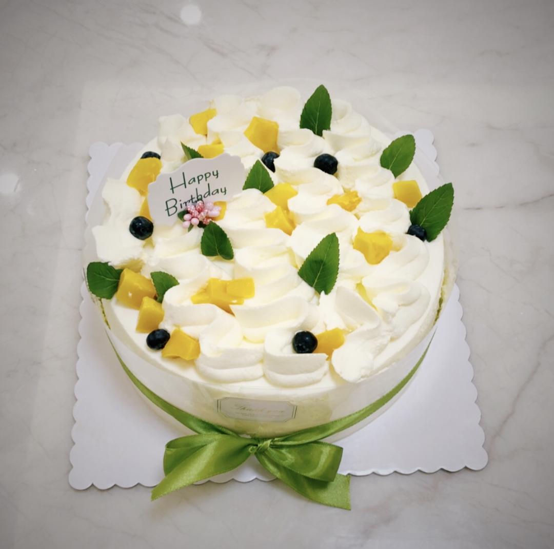 展颜11做的奶油水果装饰蛋糕