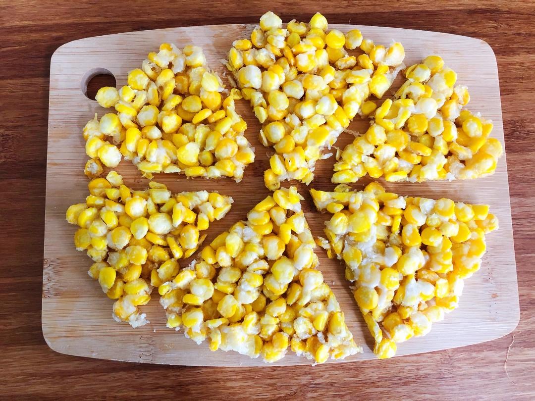 甜玉米烙，一根甜玉米，一勺糯米粉，一勺生粉，就能做香甜好吃的玉米烙！