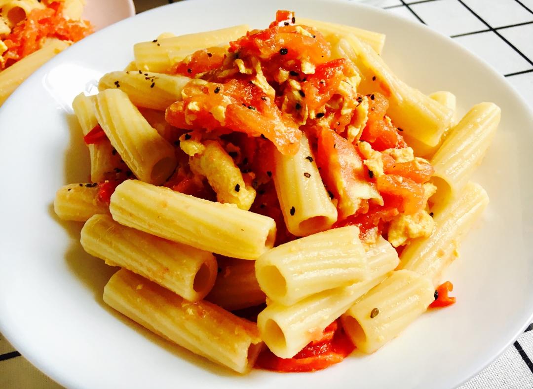 西红柿鸡蛋拌意面