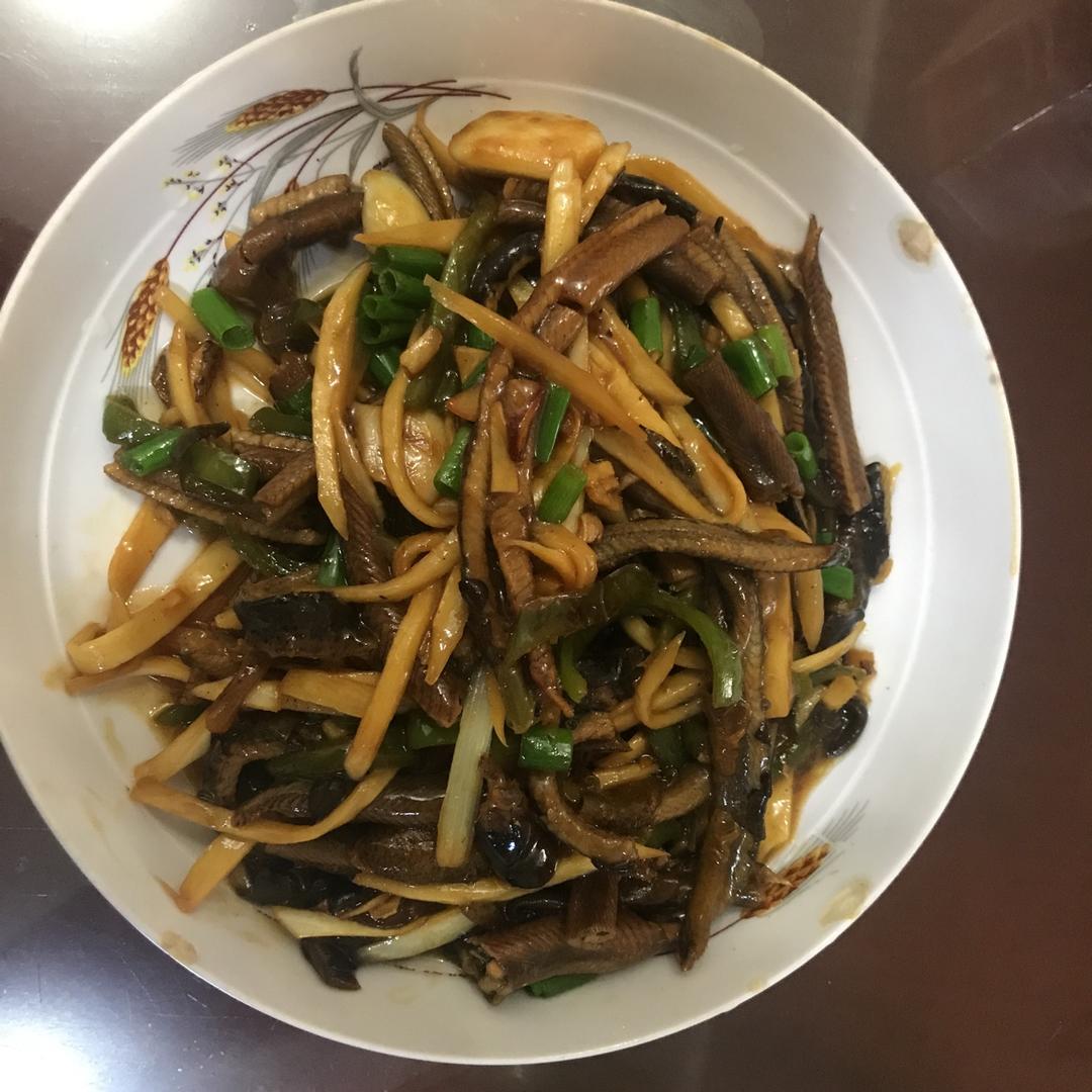 家有妞宝11做的茭白炒鳝丝