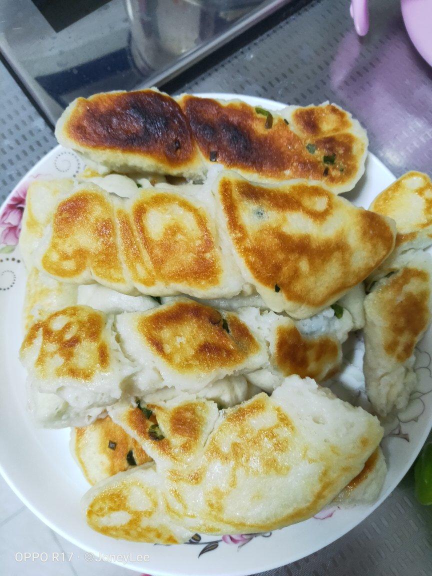 生煎葱油卷子（我觉的就是生煎包和葱油花卷的完美融合！）