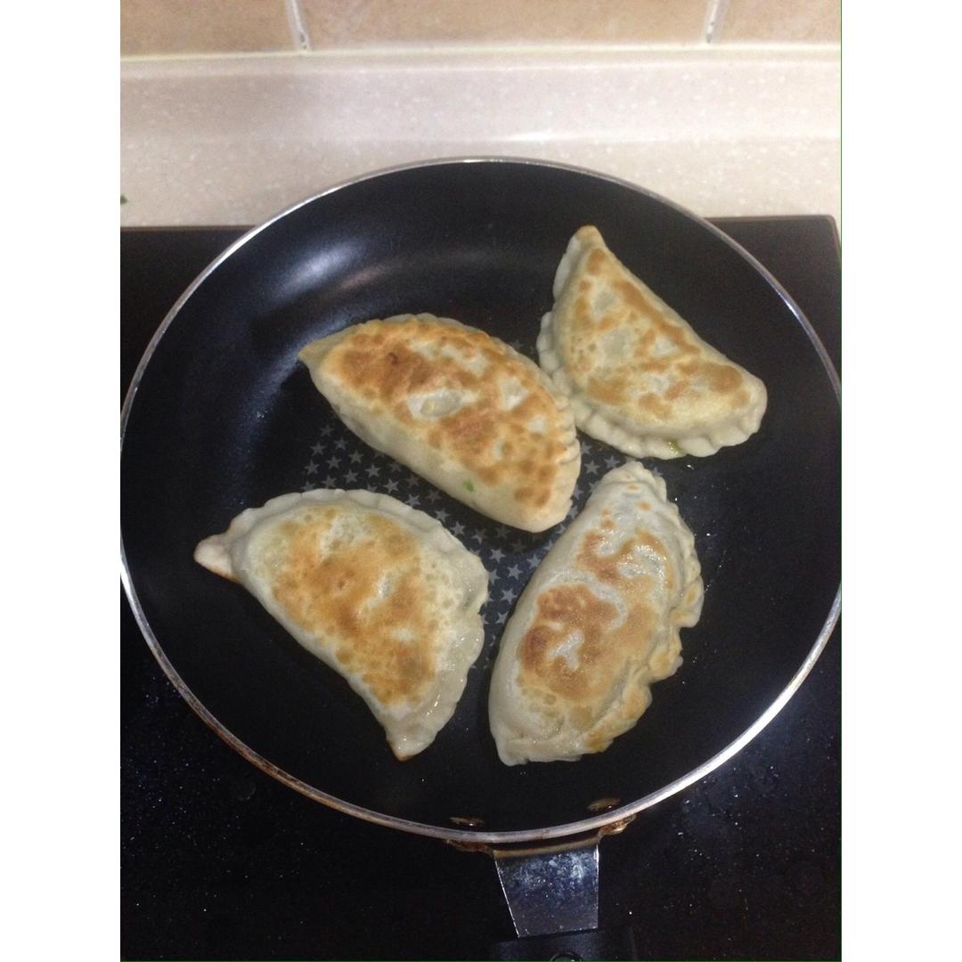 韭菜盒子 Chinese Leek and Egg Pasty