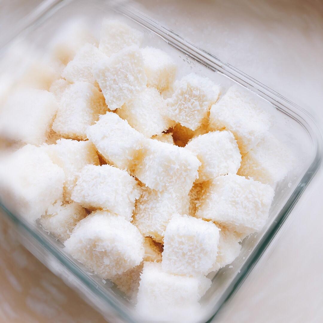 kikizhong做的牛奶椰蓉小方