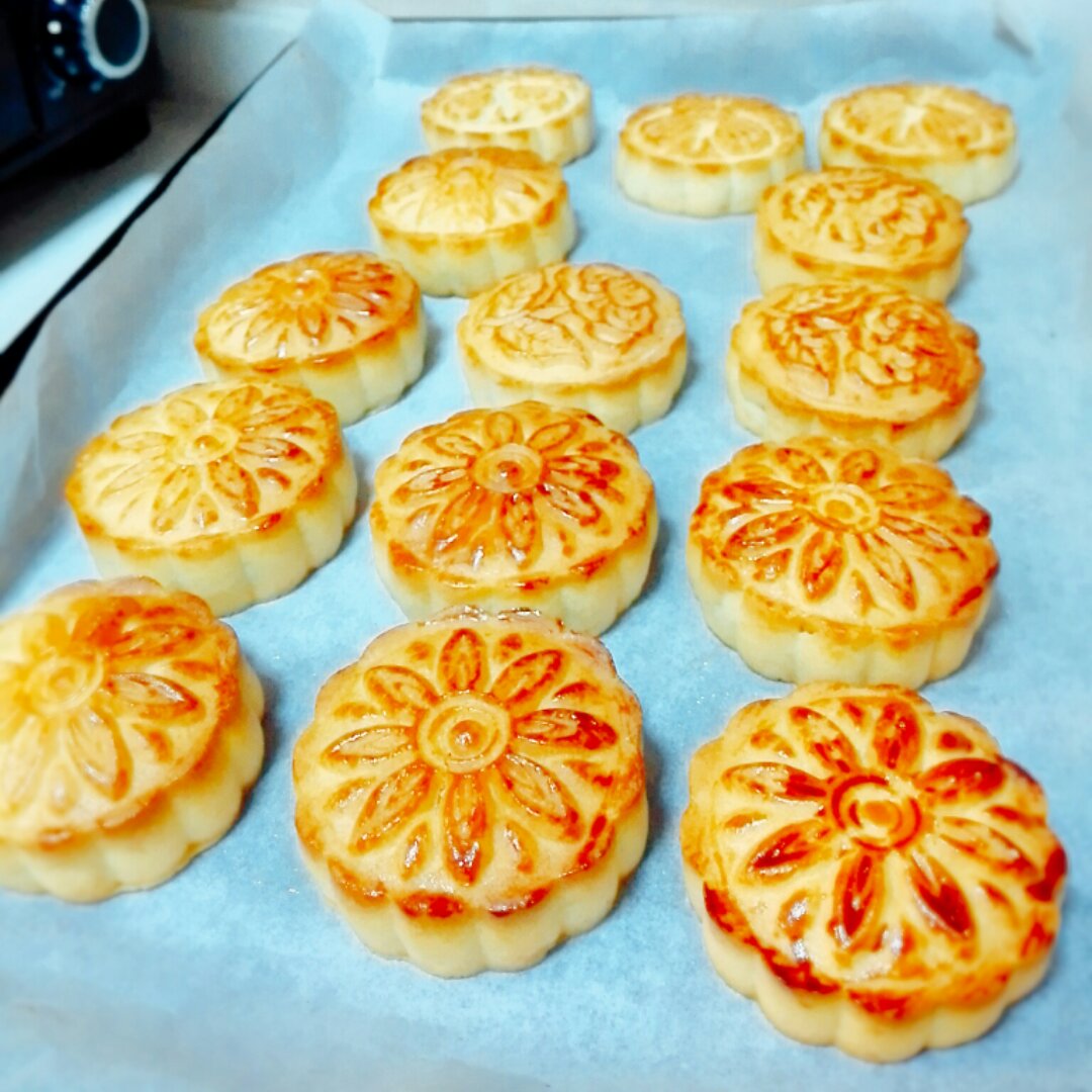 广式月饼—蛋黄莲蓉月饼