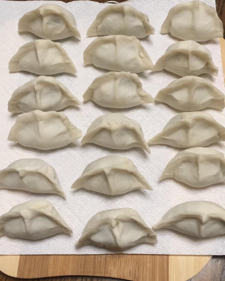 普通大肚饺子包法（内有羞答答小视频ヾ(@^▽^@)ノ　）