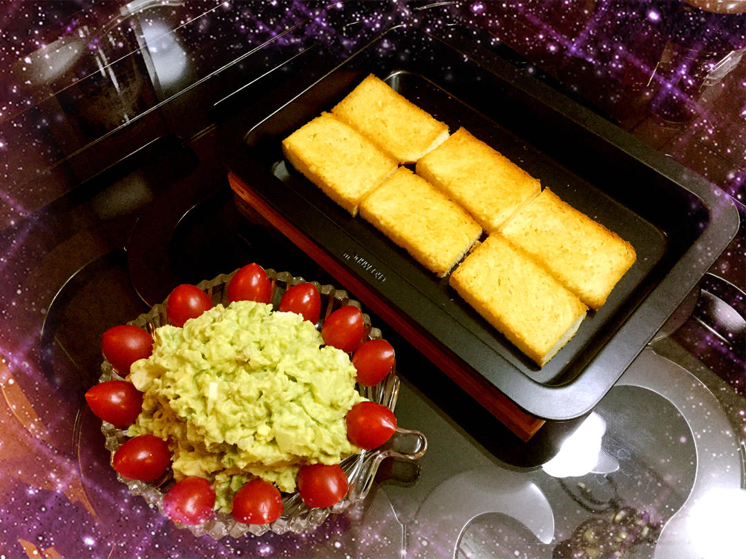 牛油果土豆鸡蛋黄瓜沙拉