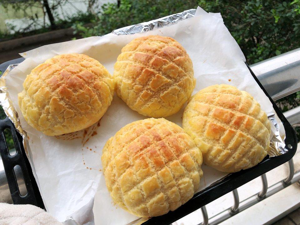 好吃到炸裂的港式菠萝包（附带制作酥皮的小视频）
