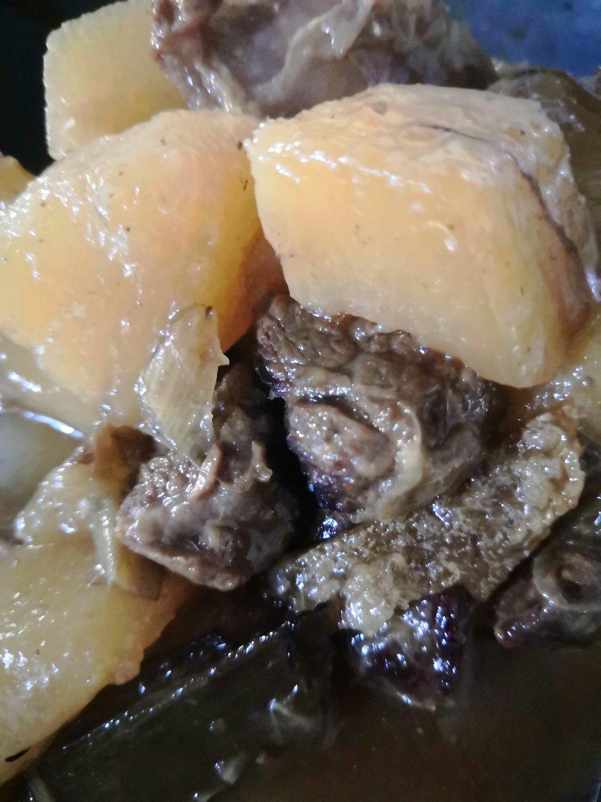 萝卜焖牛腩 （好吃得可以摆摊了）