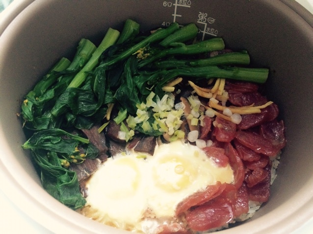 广式腊味煲仔饭