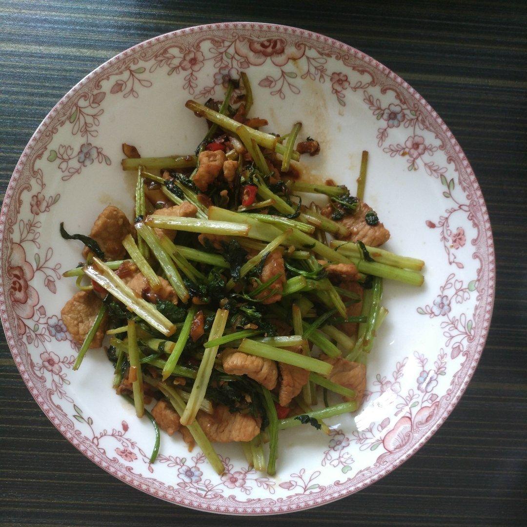 芹菜炒肉