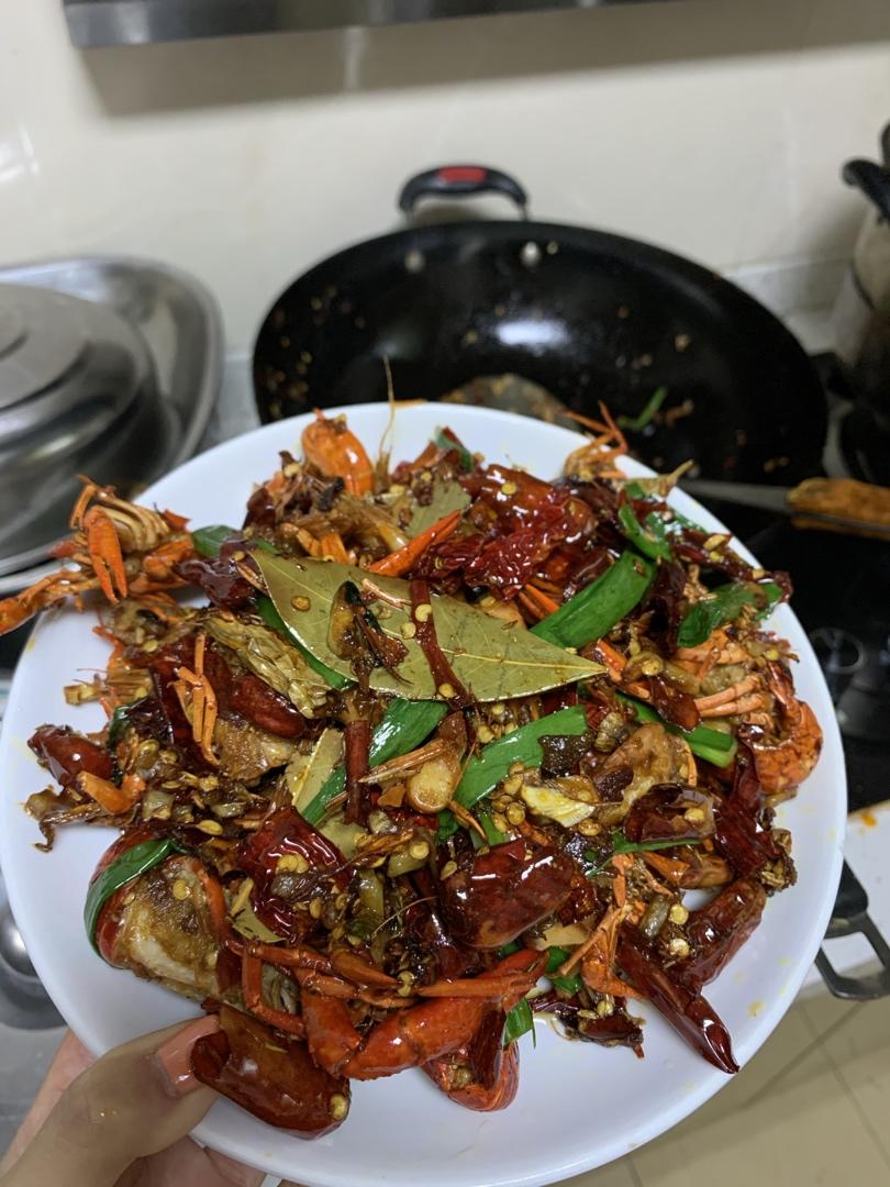 好吃到爆的蒜香小龙虾