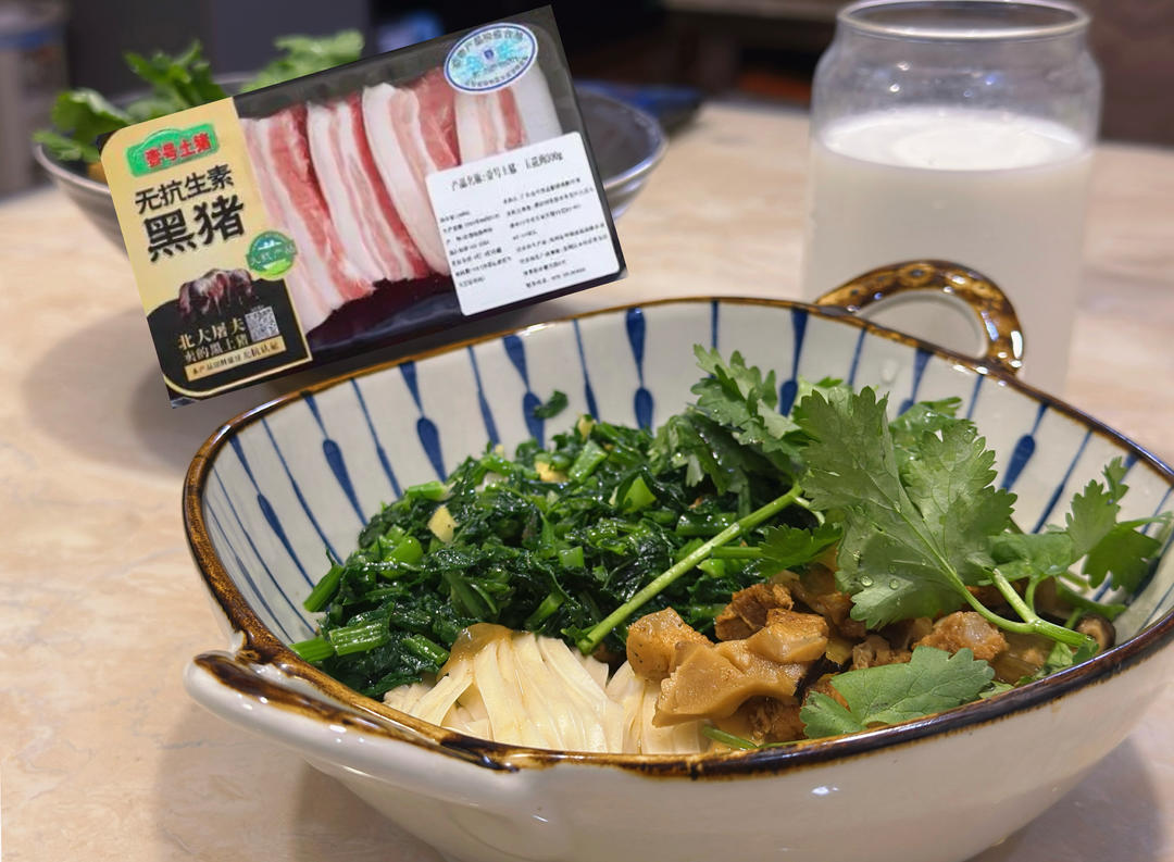 狂炫三大碗的卤肉饭