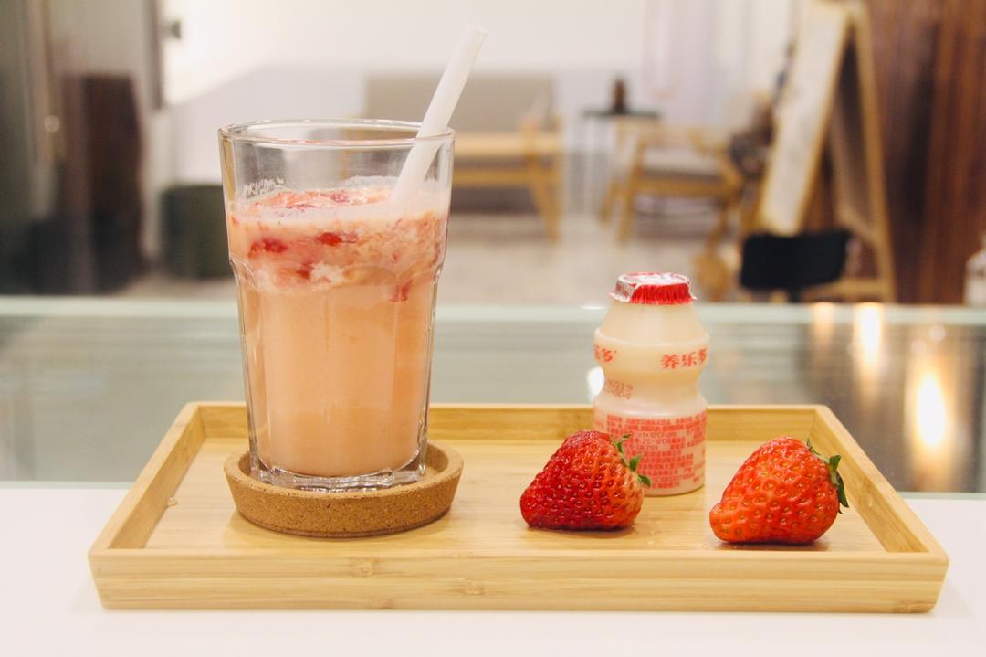 我素一朵小蘑菇做的草莓雪碧养乐多