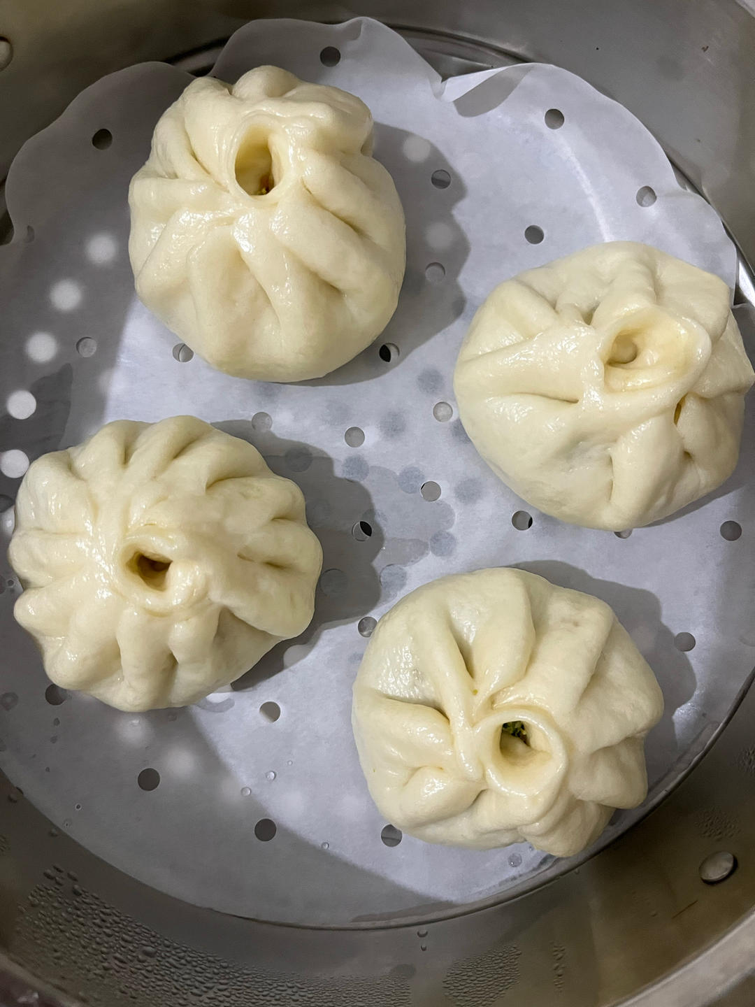 松软多汁的肉包子