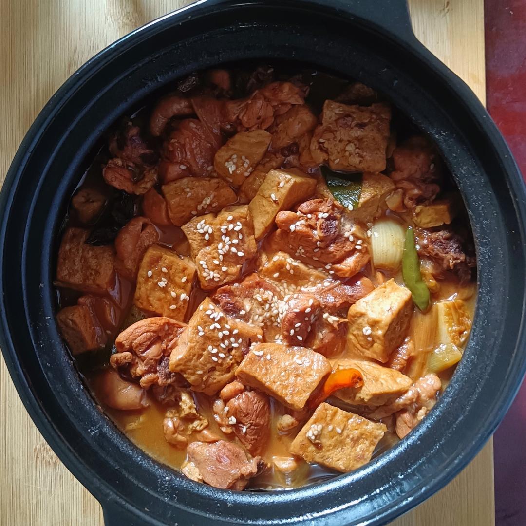 鸡腿豆腐煲