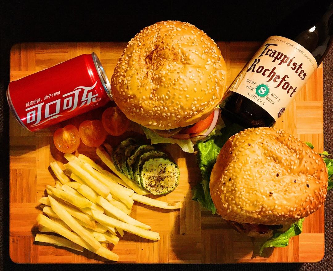 洋葱牛肉汉堡 Beef Hamburger with Fried Onions