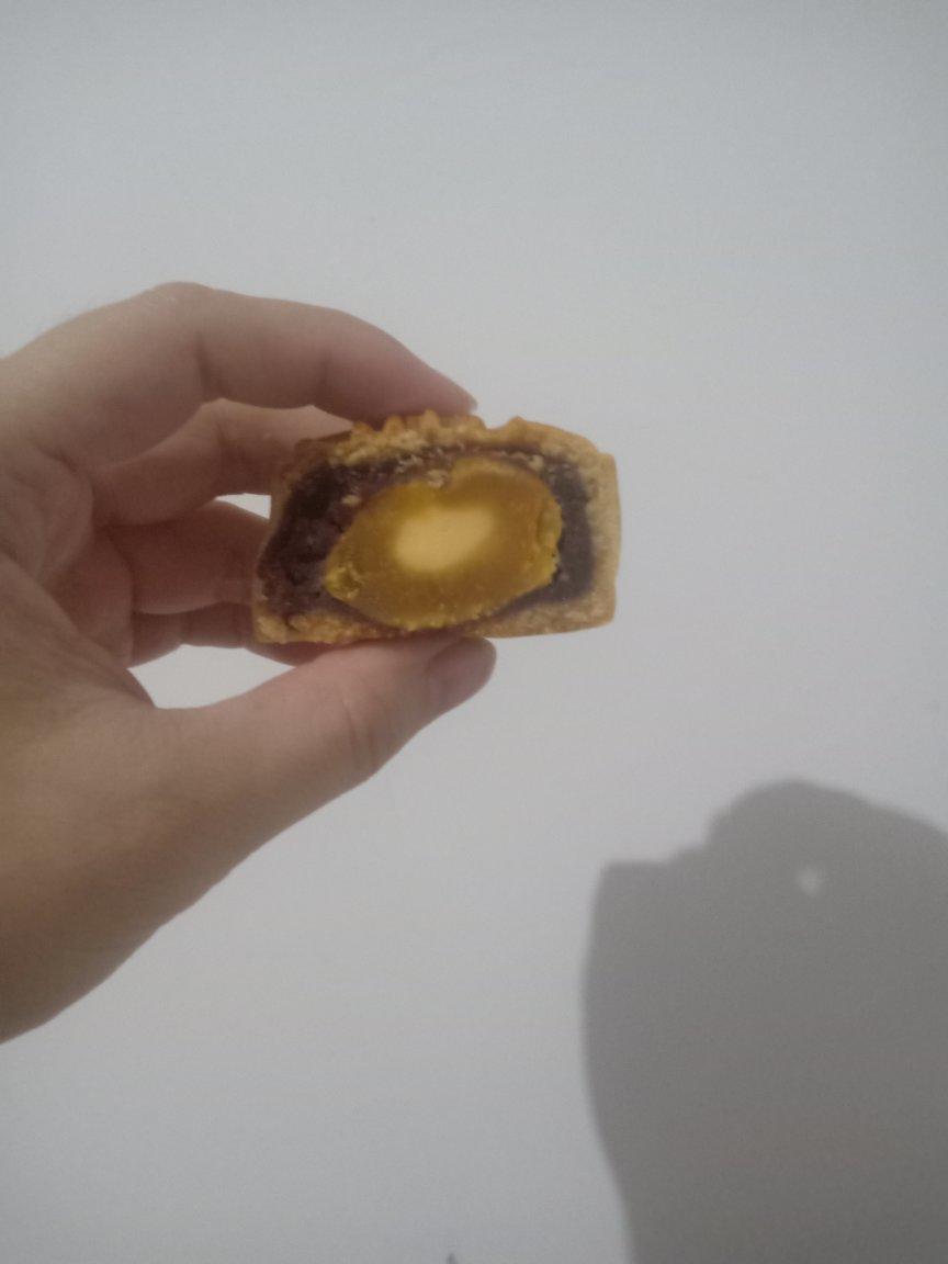 广式月饼－－蛋黄豆沙月饼