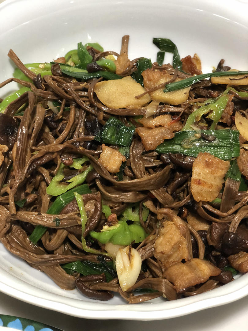 干锅茶树菇